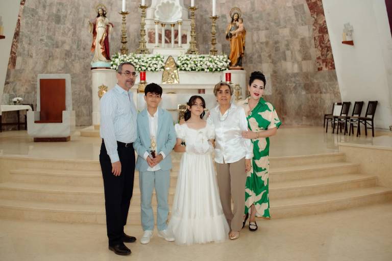 Realizan Itzia e Isaías Armienta Higuera su primera comunión