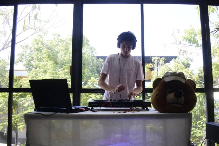 Promueve el Bazar 120 a los emprendedores y artistas locales