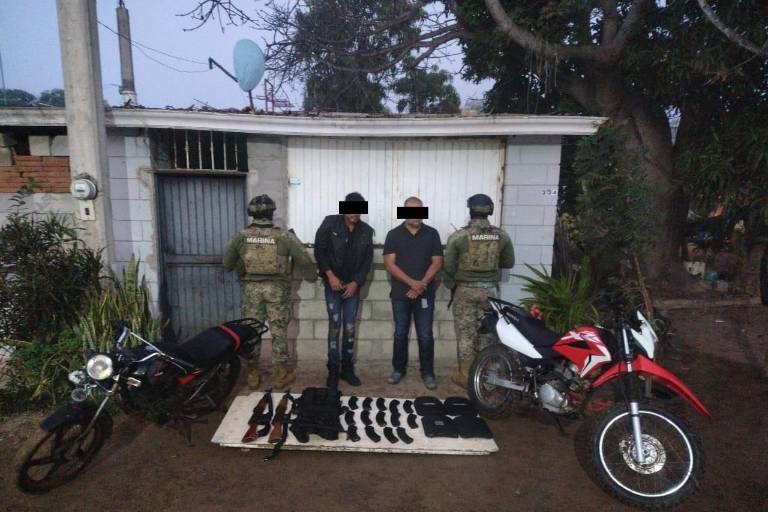 Detienen a dos personas con armas y municiones en Navolato