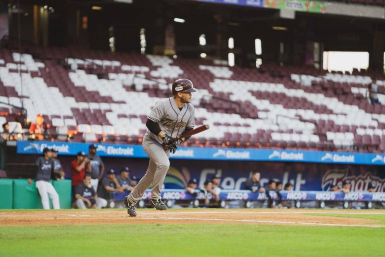 Luce bateo de Tomateros de Culiacán en juego de preparación ante JAPAC