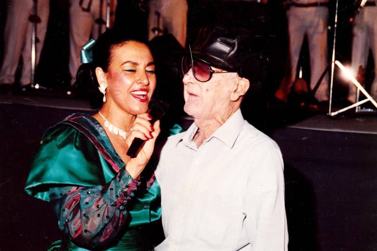 Amparo Ochoa con la Banda Los Tierra Blanca