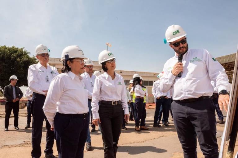 La Secretaria De Energía, Luz Elena González, y la Directora General de la CFE, Emilia Calleja Alor, supervisan entrada en operación comercial de la Central de Ciclo Combinado Salamanca