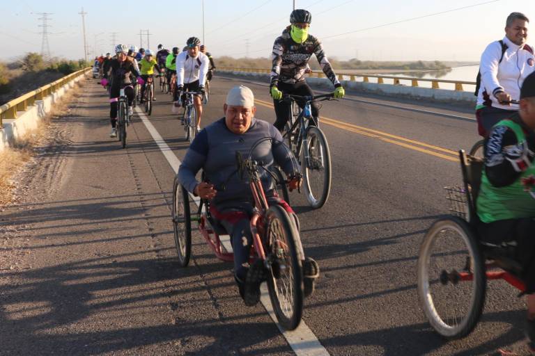 Responden escuinapenses a rodada a beneficio del Asilo de Ancianos