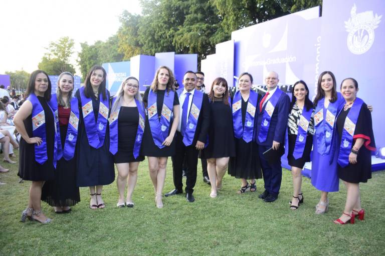 Culminan exitosos su etapa como estudiantes de preparatoria