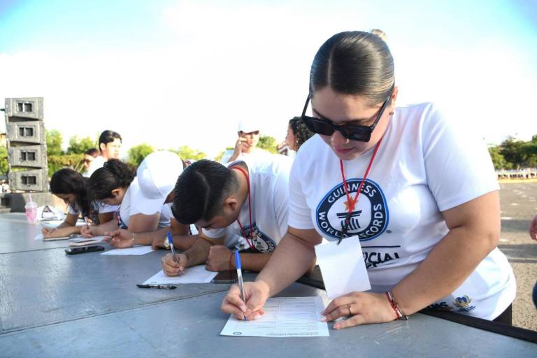 ¡La UAS y Marco Verde hacen historia! Mil universitarios se unen y logran el Guinness World Récord denominado la clase Fitness de Boxeo más grande en línea y múltiples sedes
