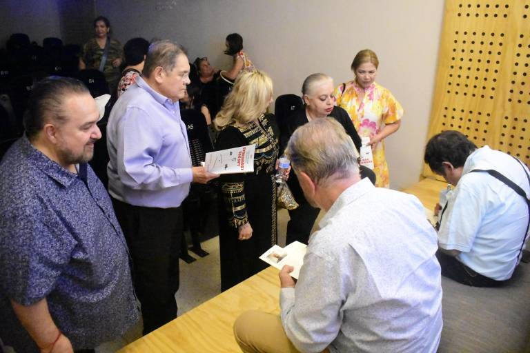 Conocen sobre la historia de la izquierda en México