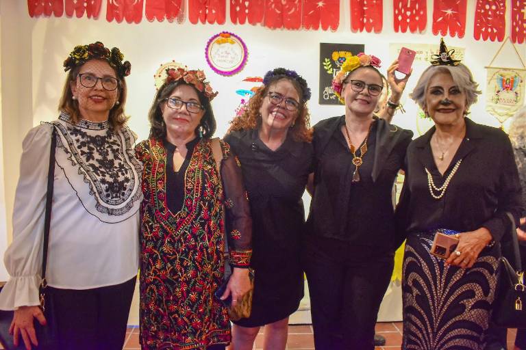 Recuerdan al artista oaxaqueño Francisco Toledo con Altar de Muertos en el Masin