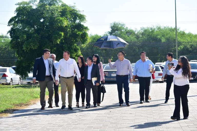 Por tercera vez en un mes, vinculan a Madueña y ex comité de adquisiciones por no licitar más 26 millones en 2021 y 2022