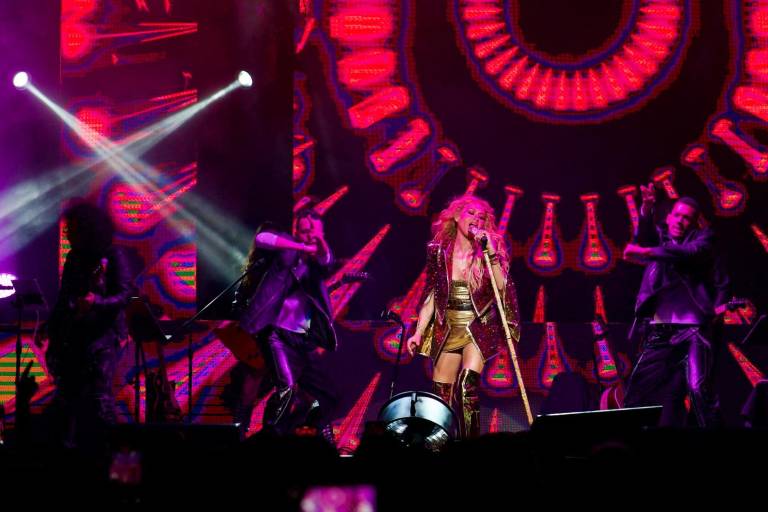 Regalan boletos para ver a Paulina Rubio y el show lució casi vacío