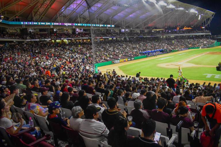 Regresa la ‘Nación Guinda’ al Estadio de Los Tomateros