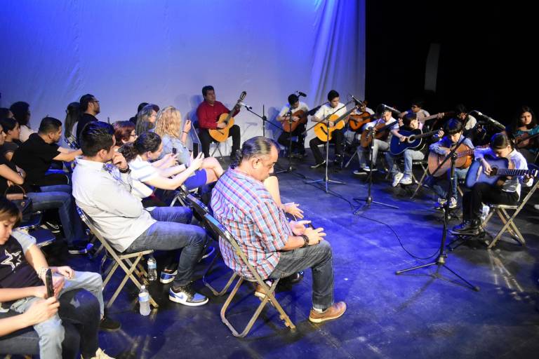 Con un recital, culminan alumnos de guitarra impartido por la SAS