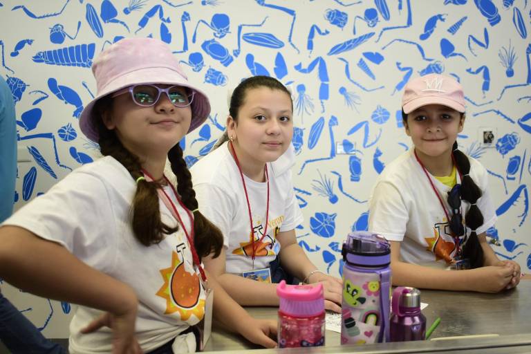 Disfrutan niños un curso de verano ‘cienciacional’
