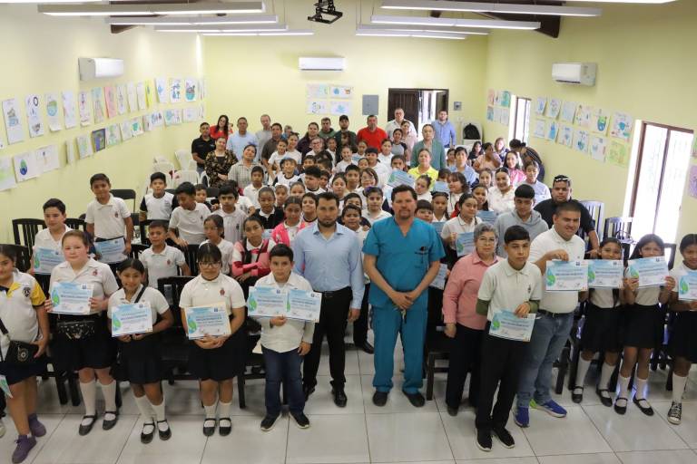 Jumapars premia a ganadores de concurso de dibujo sobre el cuidado del agua