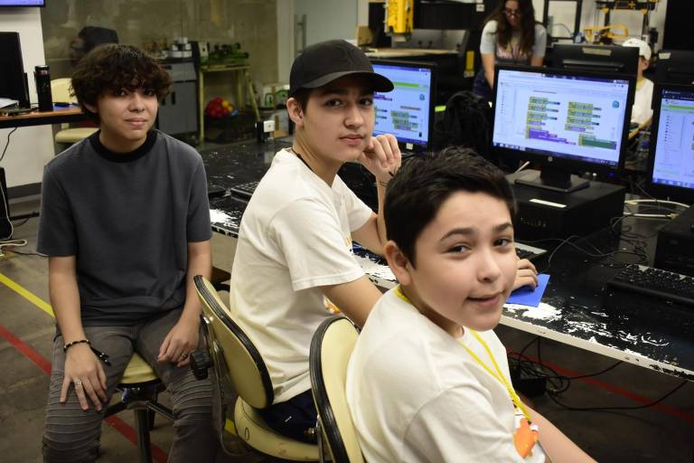 Disfrutan niños un curso de verano ‘cienciacional’