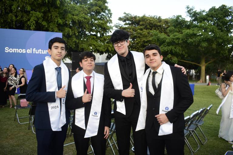 Culminan exitosos su etapa como estudiantes de preparatoria