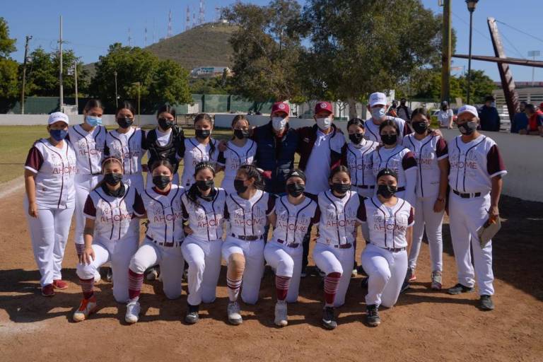 Ahome avanza al estatal de softbol con sin hit de Maylin Almeida