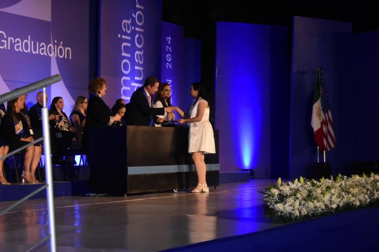 Culminan exitosos su etapa como estudiantes de preparatoria