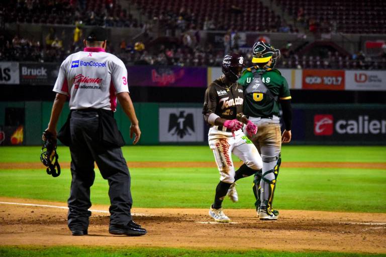 Gran salida de Víctor Castañeda guía a Tomateros de Culiacán