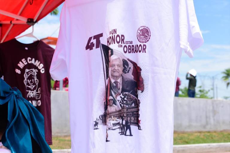 Entre manifestaciones y vendimia esperan a AMLO en Culiacán