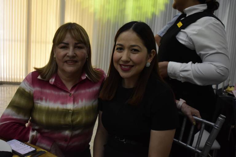 Reconocen a maestros por 40 años de servicio