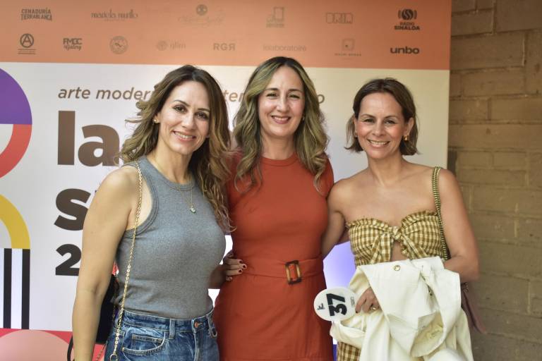 Pujan coleccionistas por la mejor obra de arte en La Casa del Maquío