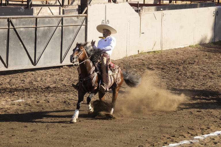 Disfrutan Charreada con causa en apoyo a mujeres con Cáncer de mama