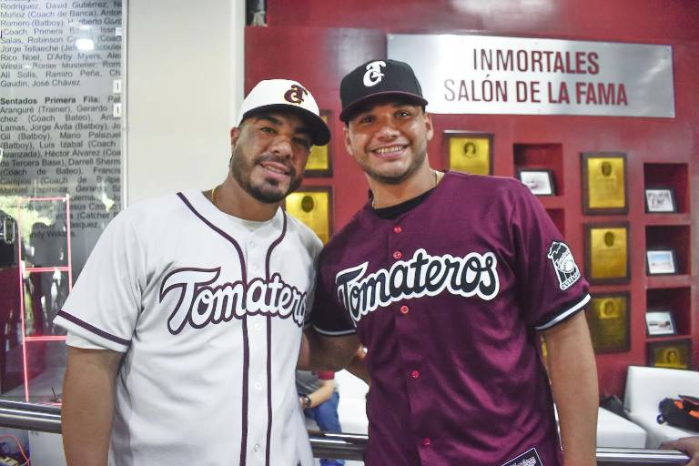 Conoce la nación guinda la nueva piel de Los Tomateros de Culiacán
