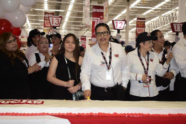 Festeja Casa Ley 70 años de dar a sus clientes, más cosas a mejores precios
