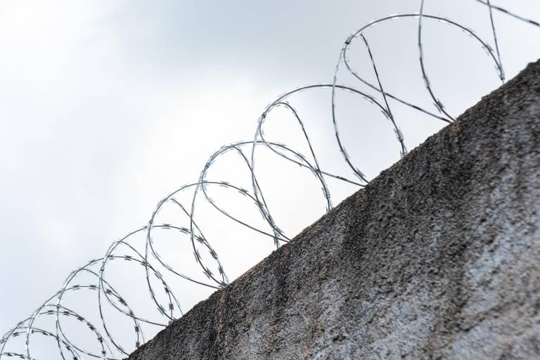 Familiares denuncian ante CEDH traslados sin aviso de internos de Sinaloa a penales federales