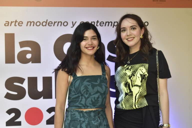 Pujan coleccionistas por la mejor obra de arte en La Casa del Maquío