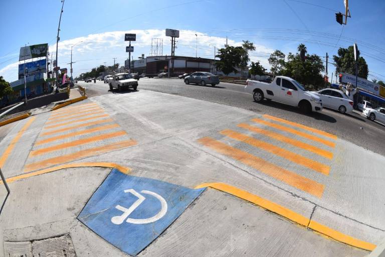 Con equipo innovador iniciará programa de reparación de banquetas y embellecimiento en Los Mochis