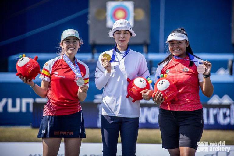 Mexicana Dafne Quintero gana bronce en Copa del Mundo de Tiro con Arco