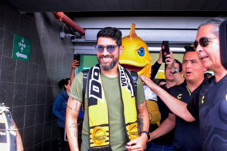 Llega ‘El Loco’ Abreu a Culiacán para devolver la ilusión al Gran Pez