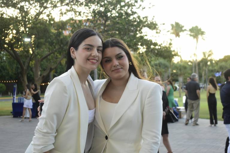 Culminan exitosos su etapa como estudiantes de preparatoria