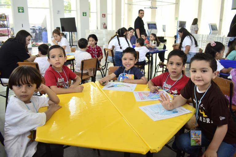 Disfrutan niños un curso de verano ‘cienciacional’