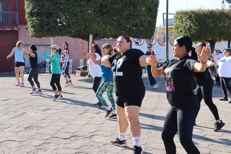 Imparten máster class de zumba en El Rosario