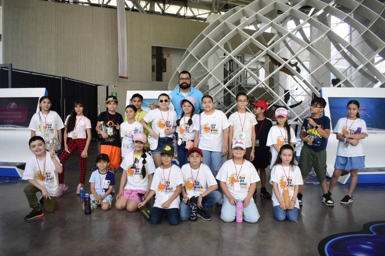 Disfrutan niños un curso de verano ‘cienciacional’