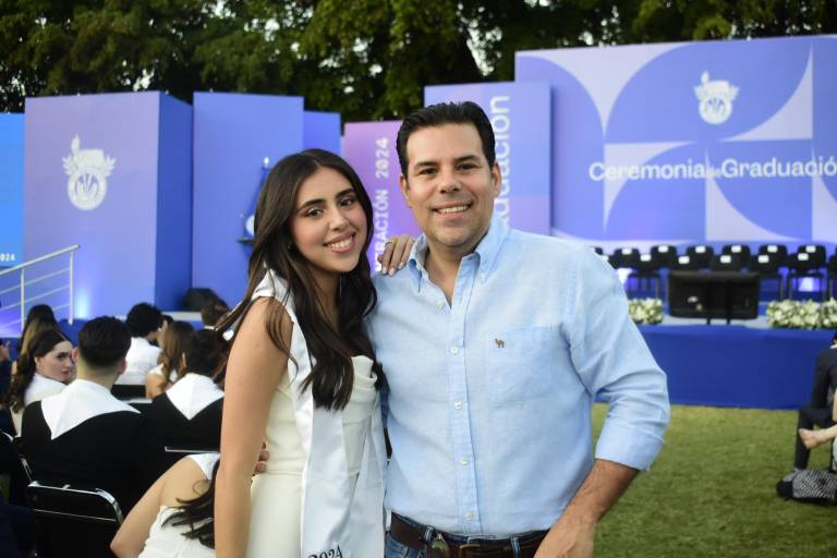 Culminan exitosos su etapa como estudiantes de preparatoria