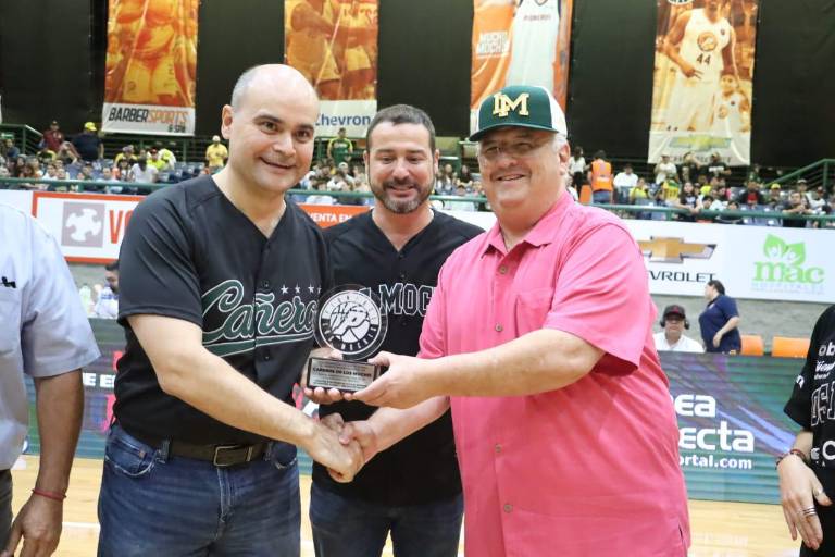 Pioneros reconoce a los campeones de la LMP Cañeros de Los Mochis