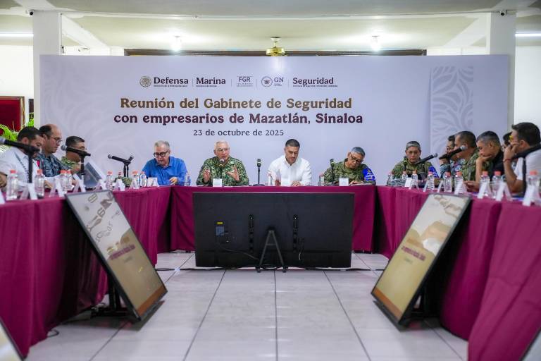 Acuerdan en reunión del Gabinete de Seguridad federal incrementar presencia de elementos de la Defensa en Mazatlán