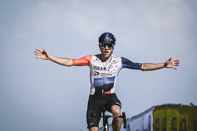 Woods se une a la leyenda del Puy de Dôme y Pogacar se acerca a Vingegaard