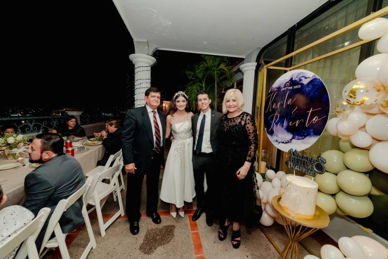 Karla y Roberto formalizan su noviazgo