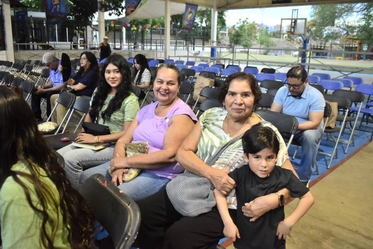 Brindan alumnos de la Escuela Activa Integral un homenaje a ‘Cri-Crí’