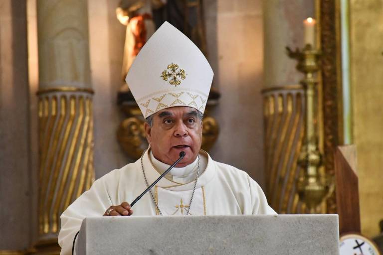 En la misa de este 2 de noviembre, el Obispo de Culiacán, Jesús José Herrera Quiñónez, llamó a honrar a los fallecidos con obras de amor y misericordia.