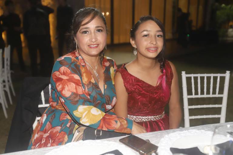 Disfrutan deportistas de alegre velada