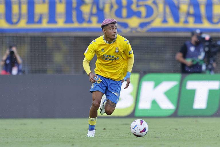 Julián Araujo sale lesionado y ovacionado en Las Palmas