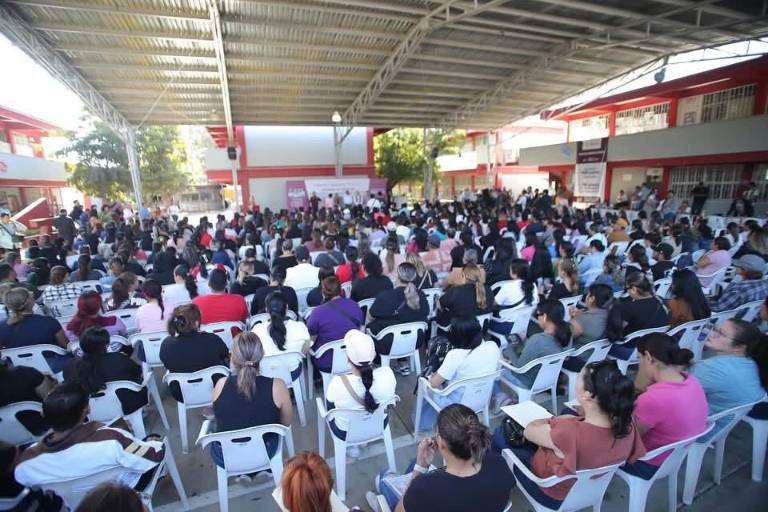 Becas del Bienestar han beneficiado a 45 mil estudiantes de nivel superior y 137 mil de nivel secundaria en Sinaloa