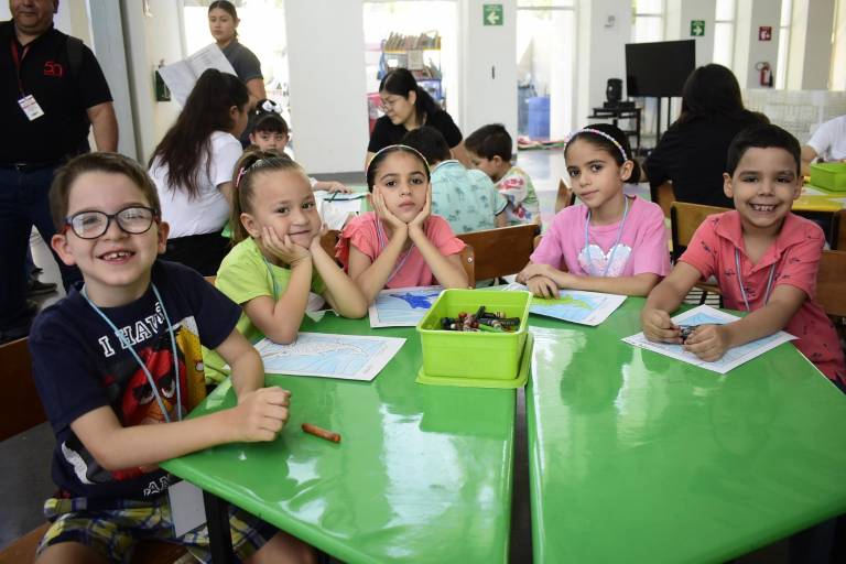 Disfrutan niños un curso de verano ‘cienciacional’
