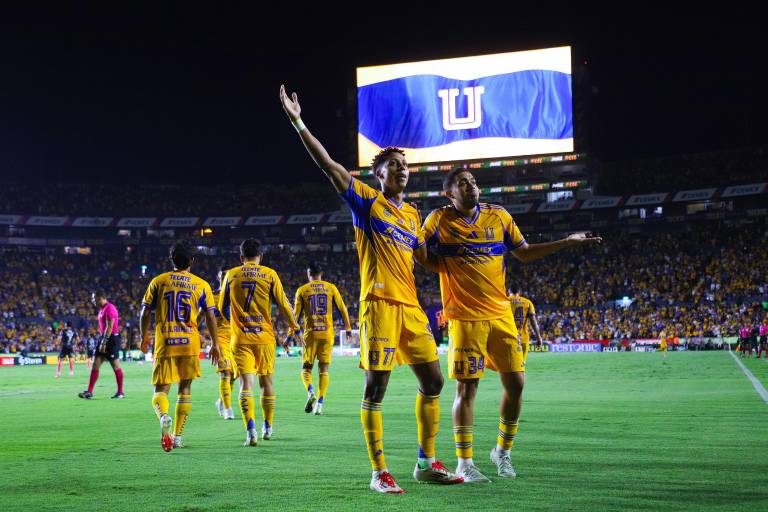 Los Tigres rugen con todo y golean al Puebla en el Volcán