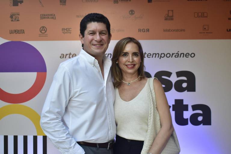 Pujan coleccionistas por la mejor obra de arte en La Casa del Maquío